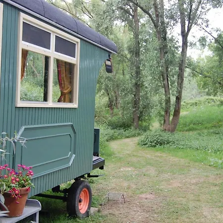 Holiday home Pipowagen/paardentram *